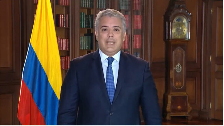 Presidente de Colombia espera que a finales de 2021 haya 1.159 unidades de transporte público eléctricas y 1.361 a Gas Natural
