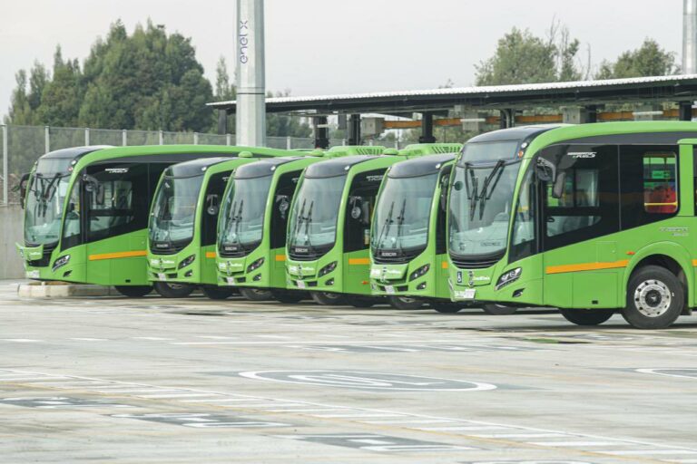 Bogotá cuenta con 172 nuevos buses eléctricos e infraestructura de carga de Enel X, BYD y Busscar