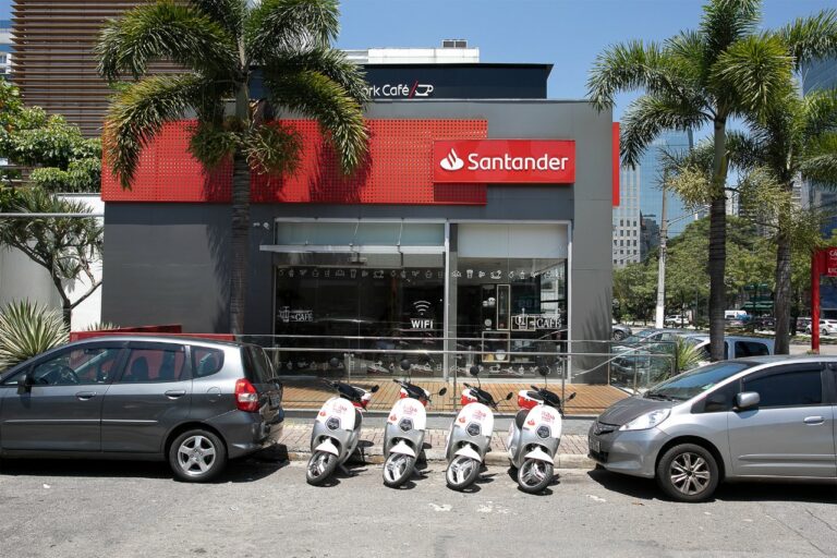 Banco Santander patrocina proyecto de scooters eléctricos en Brasil