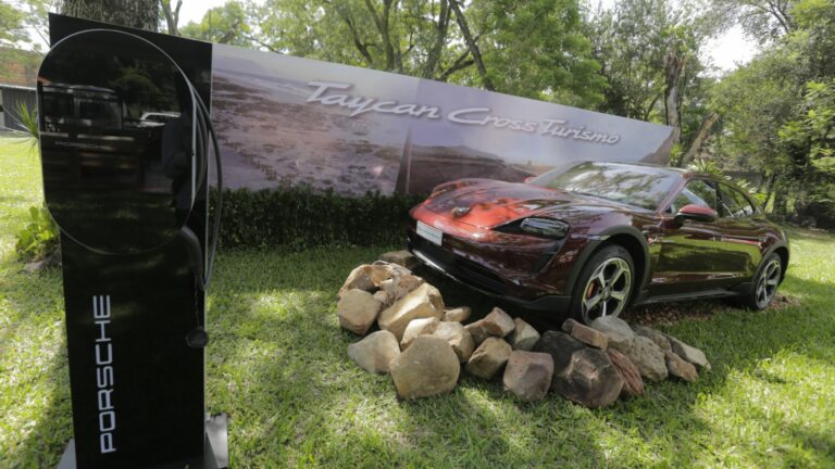 Vehículos eléctricos de Porsche se expanden por América Latina: Paraguay recibe al Taycan Cross Turismo