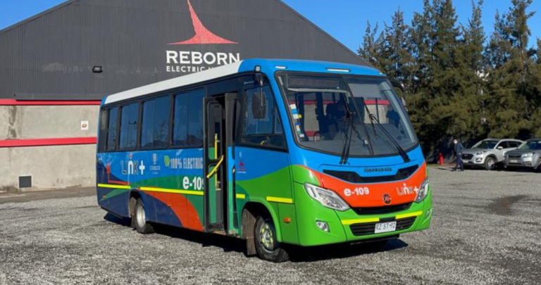 Reborn Electric Motors presentó el primer bus eléctrico fabricado en Chile