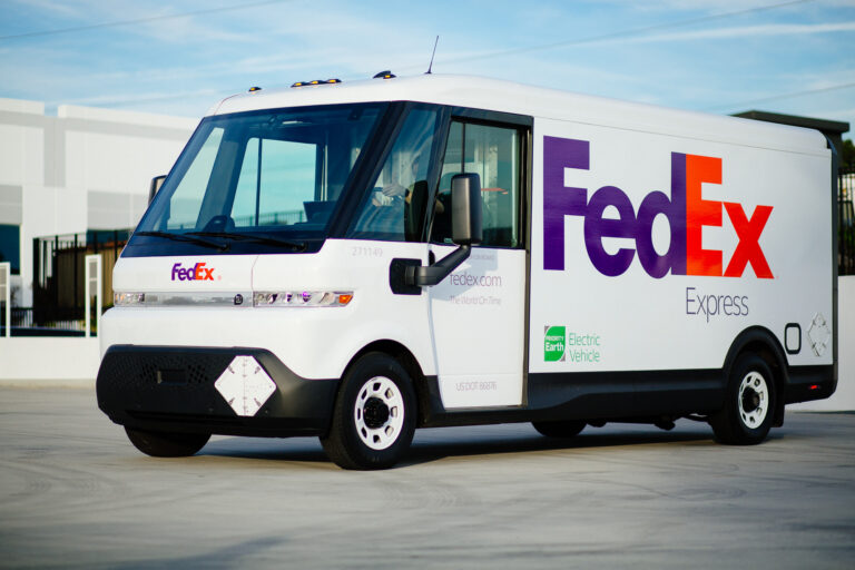 Servicio BrightDrop de General Motors entregó vehículos eléctricos a FedEx