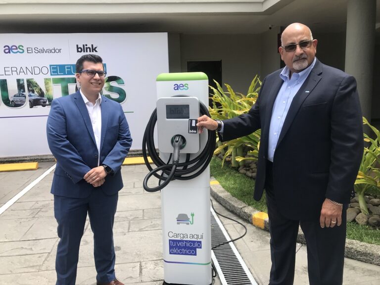 Blink Charging y AES desplegarán proyecto de electrolineras en El Salvador