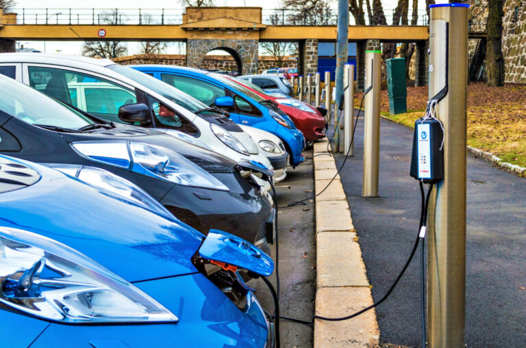 China proyecta superar venta de vehículos eléctricos estimadas para este año