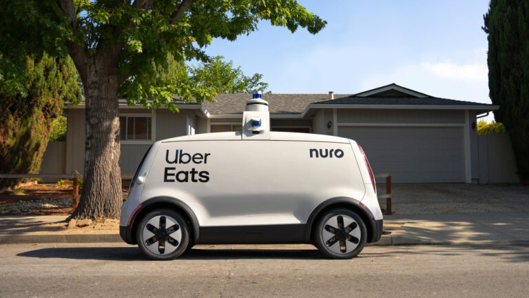 Uber Eats y Nuro anuncian asociación de 10 años para entregas con coches autónomos