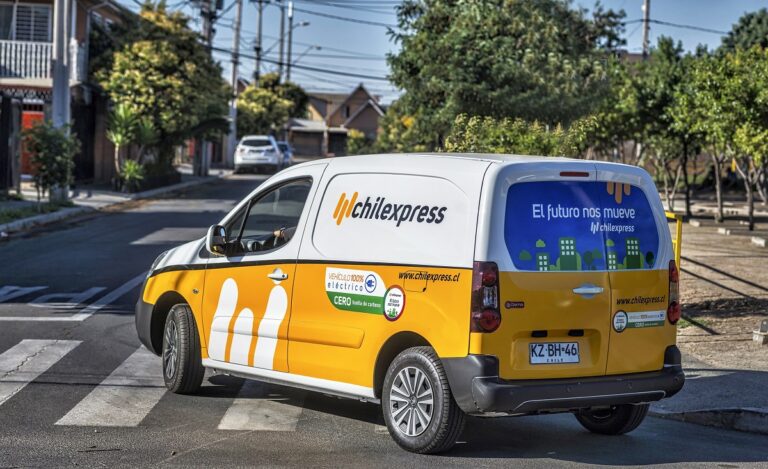 Chilexpress incorpora 120 vehículos eléctricos que contarán con infraestructura de carga de Enel y Copec