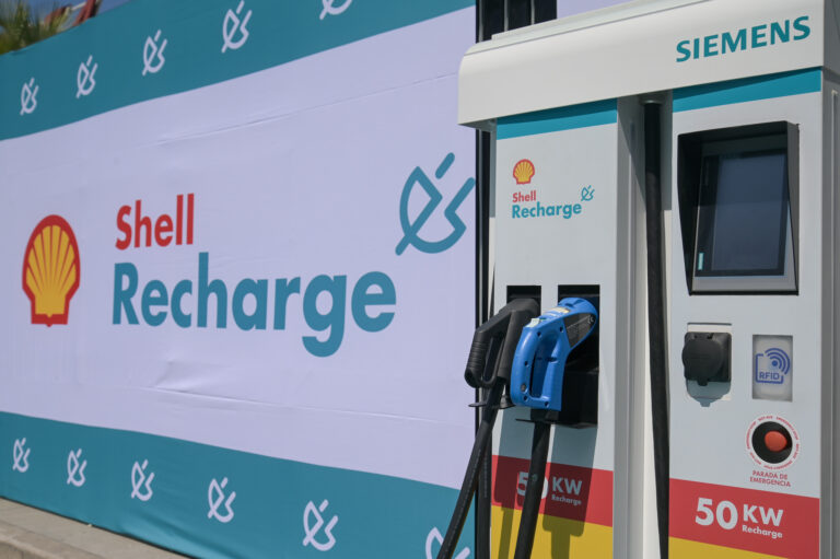 Shell inaugura centro de recarga en Argentina con apoyo tecnológico de Siemens