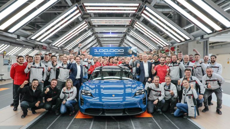 Taycan eléctrico de Porsche alcanza las 100.000 unidades producidas