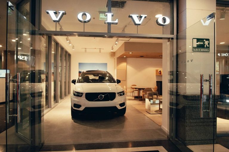 Volvo inaugura innovadora estación de servicio para vehículos eléctricos en un shopping de Buenos Aires