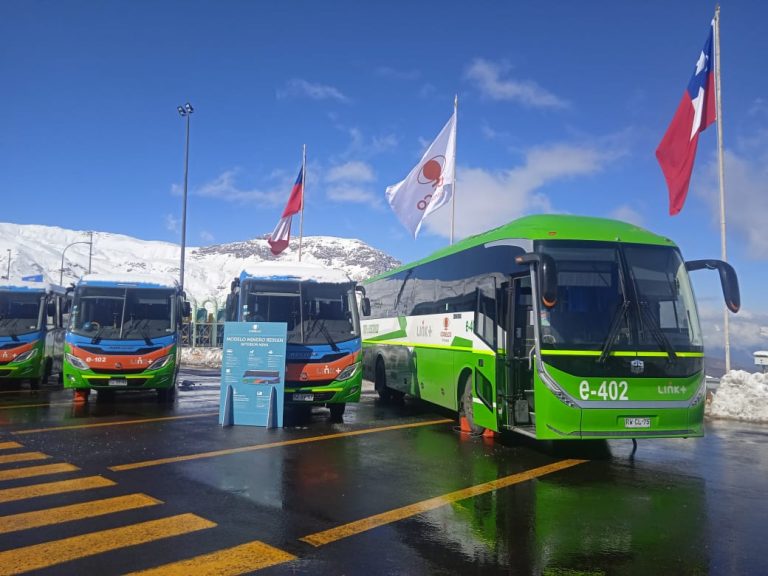 Sector público y privado de Chile reafirma su compromiso con la electromovilidad y energías limpias