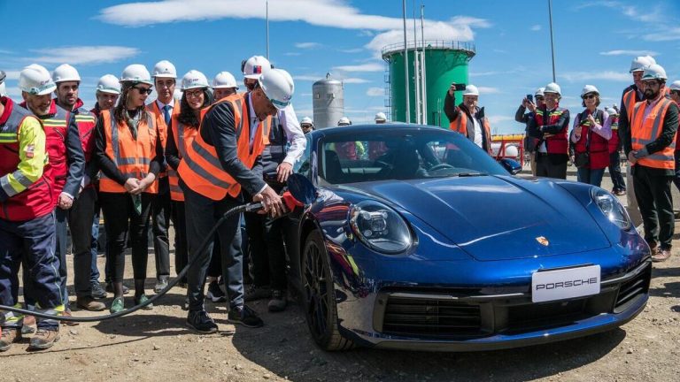Porsche impulsa los combustibles limpios mientras se acelera la transición hacia la electromovilidad