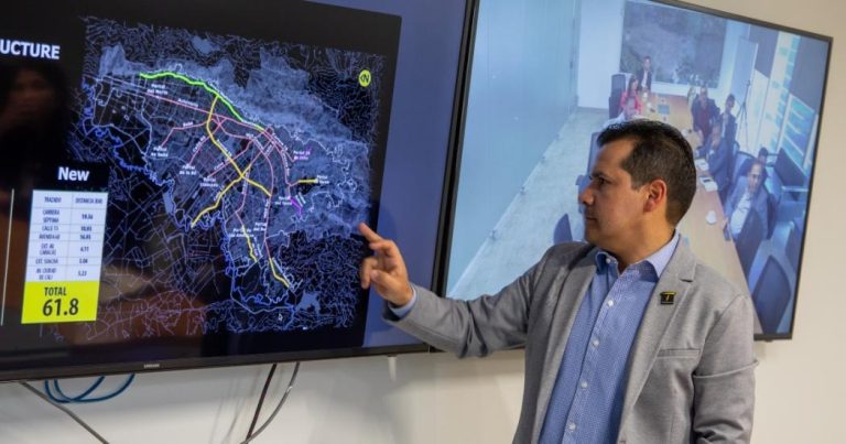 Autoridades latinoamericanas visitan TransMilenio como referente de electromovilidad en la región