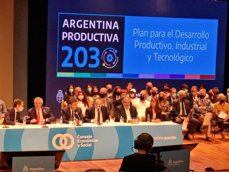 Presentan Plan Argentina Productiva 2030 para fomentar movilidad eléctrica