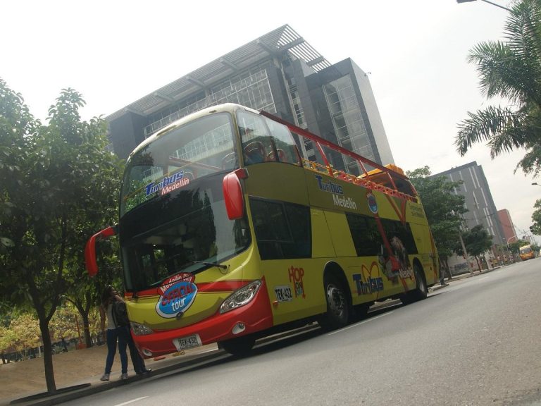El Metro de Medellín ofrece opciones de movilidad a turistas en alianza con Turibus