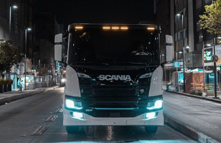 Camiones eléctricos de Scania llegan a México para operaciones del Grupo Bimbo
