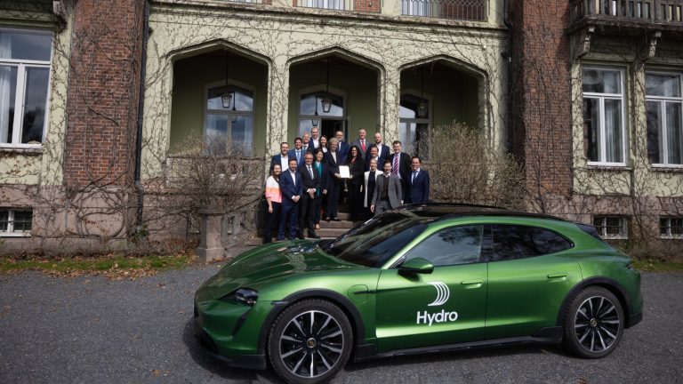 Porsche emprende nueva alianza para reducir la huella de carbono de sus vehículos