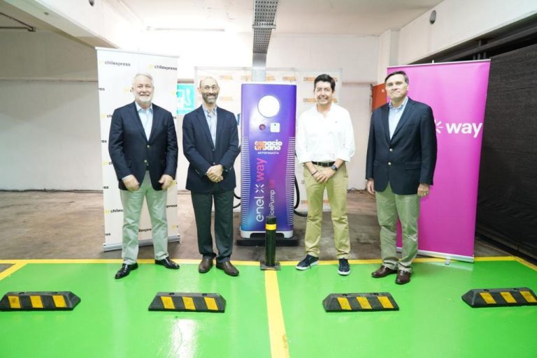 Enel X Way, Chilexpress y Espacio Urbano inauguran estación de carga ultra rápida