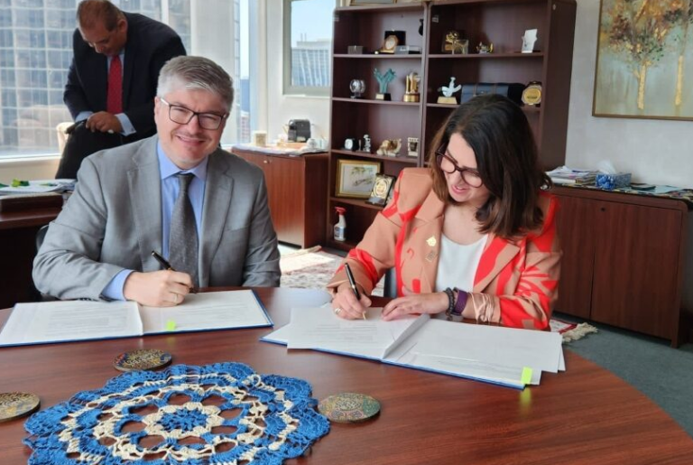 Fedebiocombustibles firma acuerdo para impulsar aviación sostenible en Colombia
