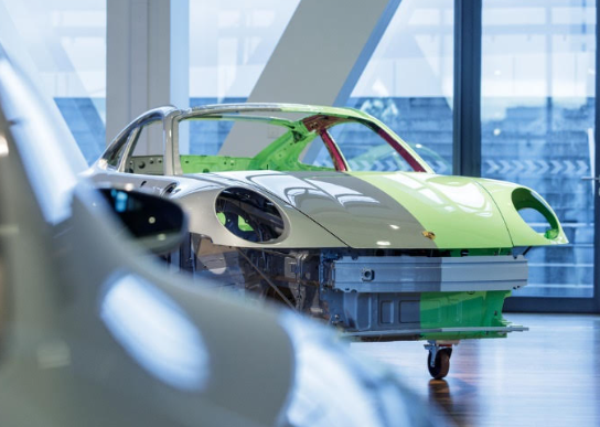 Porsche planea usar acero con emisiones reducidas de CO2 en sus vehículos deportivos en 2026