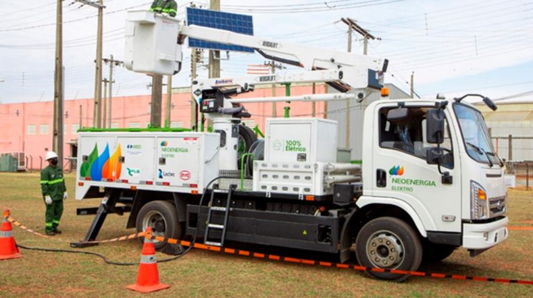 Iberdrola emplea camiones eléctricos para mantenimiento de redes en Brasil