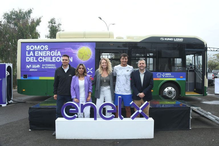 Enel X presenta bus eléctrico para ATP Chile Open 2024