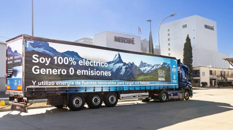Nestlé incluye en su flota el primer camión Gama T 100% eléctrico de Renault en España