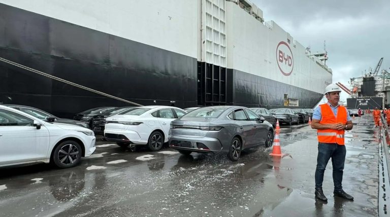 BYD prepara ofensiva no Brasil: Descarrega mais de 5.000 carros em um dia