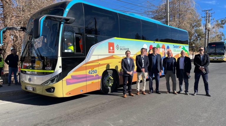 Enel X y Tándem presentan flota de 30 buses eléctricos para Faena Codelco en Chile