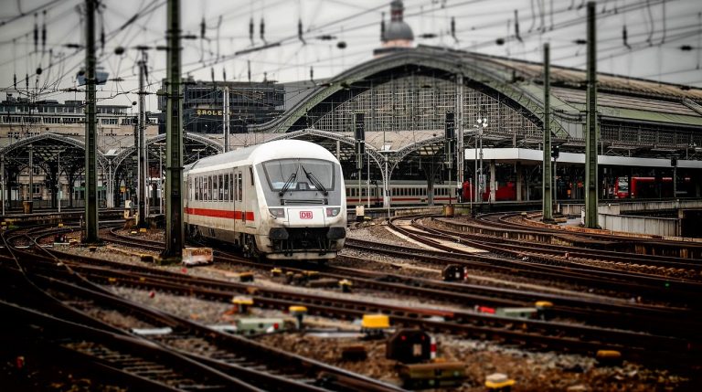 Brasil firma acordo com a Universidade de Birmingham para promover o transporte sustentável por trem