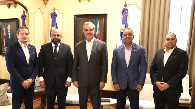 República Dominicana: Sector público y gremio de movilidad se reúnen para impulsar electromovilidad