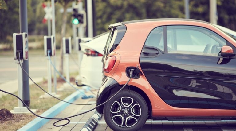España presenta plan para masificar los automóviles eléctricos