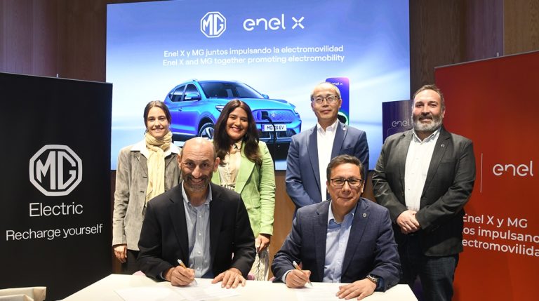 ENEL X y MG Motor firman alianza estratégica para impulsar la movilidad eléctrica y la sostenibilidad en Chile