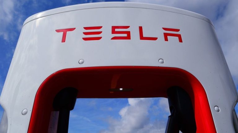 Tesla amplía puntos de carga en Chile