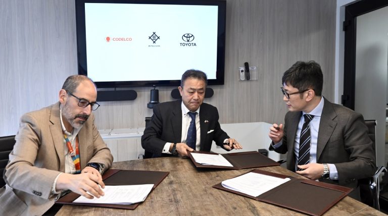 Chile: Codelco pacta con Toyota y Mitsui para impulsar la movilidad sostenible en la minería
