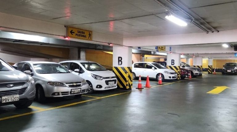 Quito exonera 100% de costos de estacionamiento a vehículos eléctricos
