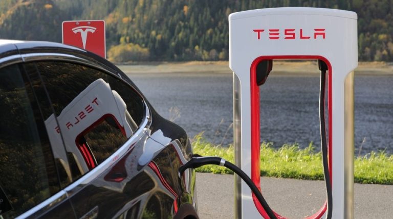 Efecto Trump: Acciones de Tesla suben 7%