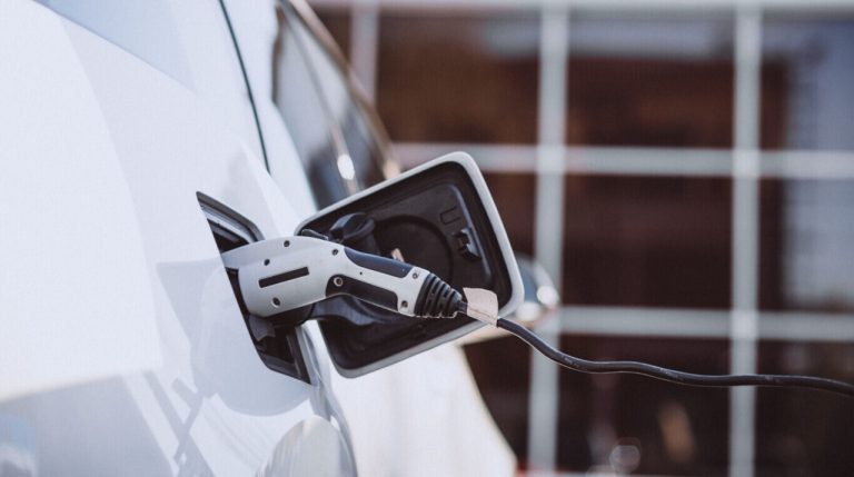 Chile proyecta importante crecimiento en adopción de vehículos eléctricos para 2030