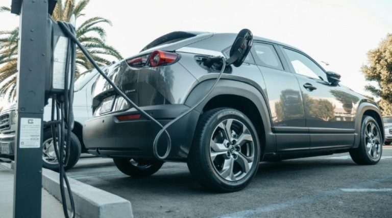 Futuro de los vehículos eléctricos en Latinoamérica: Crecimiento, necesidades y proyecciones para 2025