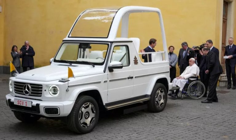 Conoce el primer papamóvil eléctrico que estrenará el Papa Francisco