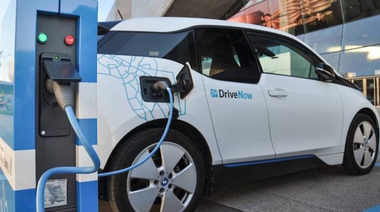Estudio revela que 92% de usuarios de vehículos eléctricos no volvería a autos de combustión