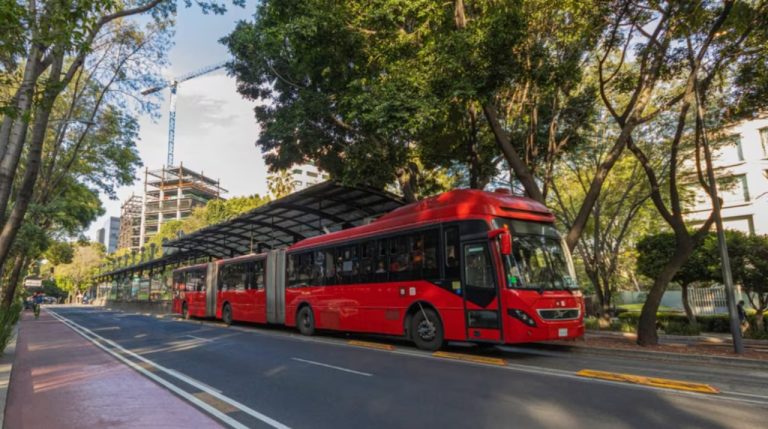 Ciudad de México presenta primer autobús biarticulado 100% eléctrico