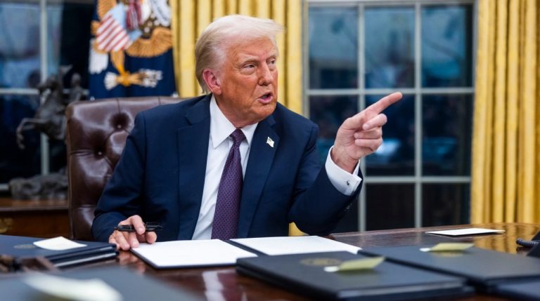 Trump revierte políticas de incentivos a vehículos eléctricos