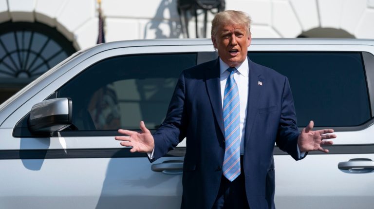 Medidas de Trump contra la electromovilidad podría reducir el mercado de vehículos de bajas emisiones en un 10%