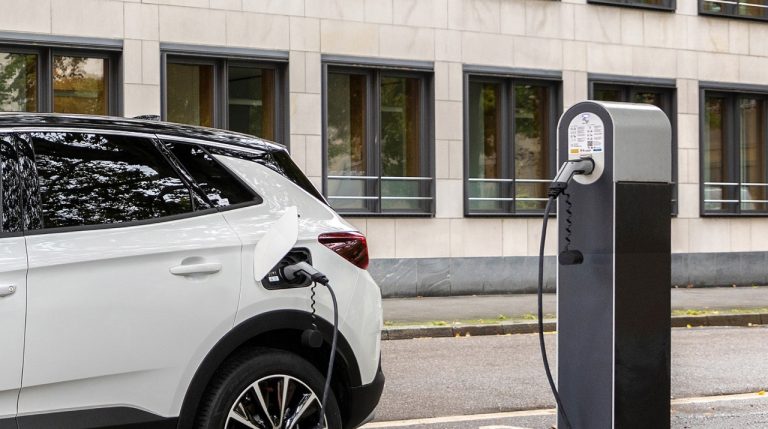 Argentina: Reducirán impuestos para coches y motos eléctricas