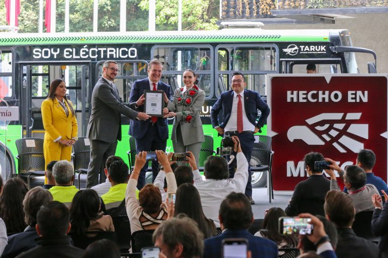 Taruk autobús eléctrico mexicano