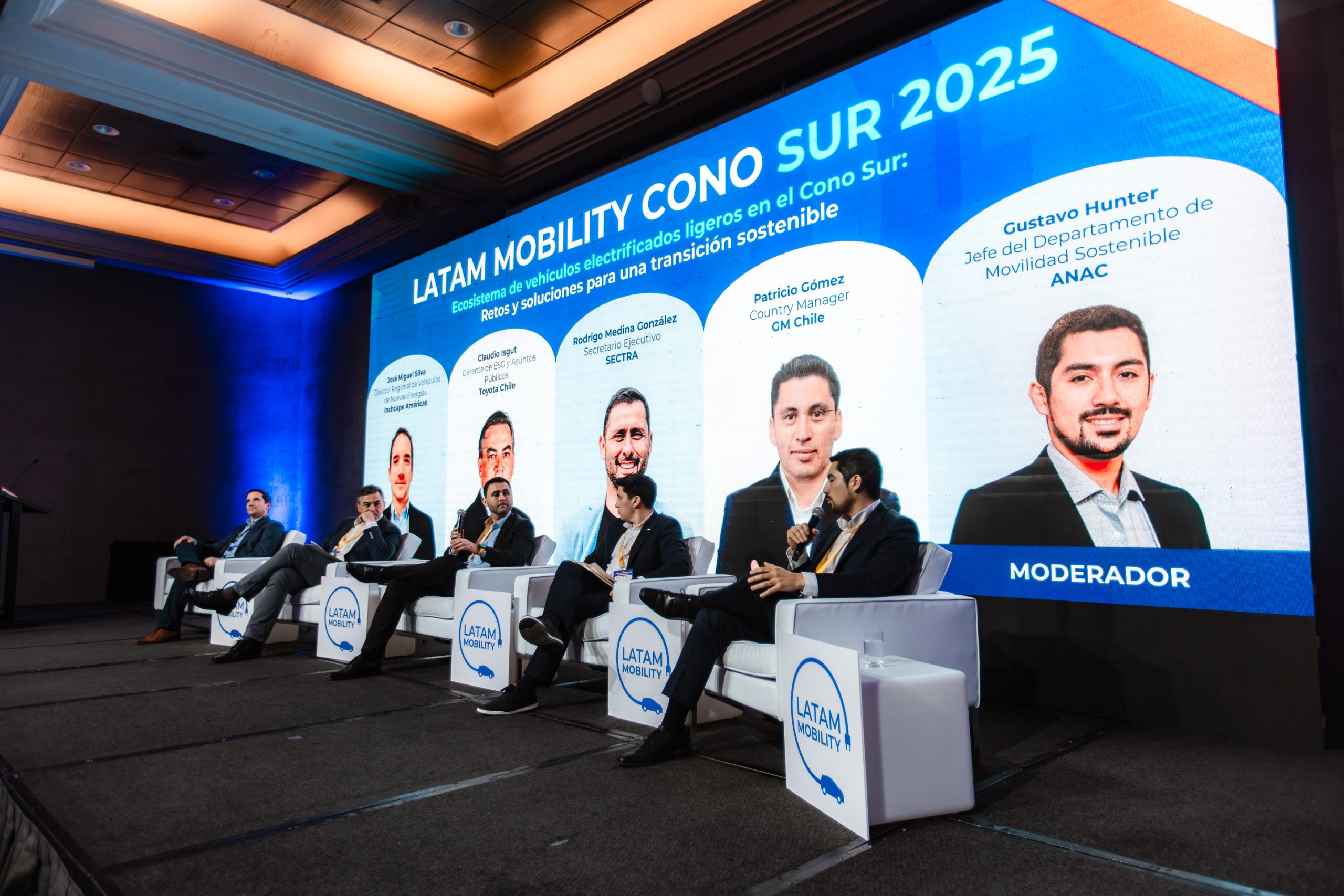 Representantes da ANAC, GM, Inchcape, Sectra e Toyota analisam os freios e aceleradores da eletromobilidade no Cone Sul