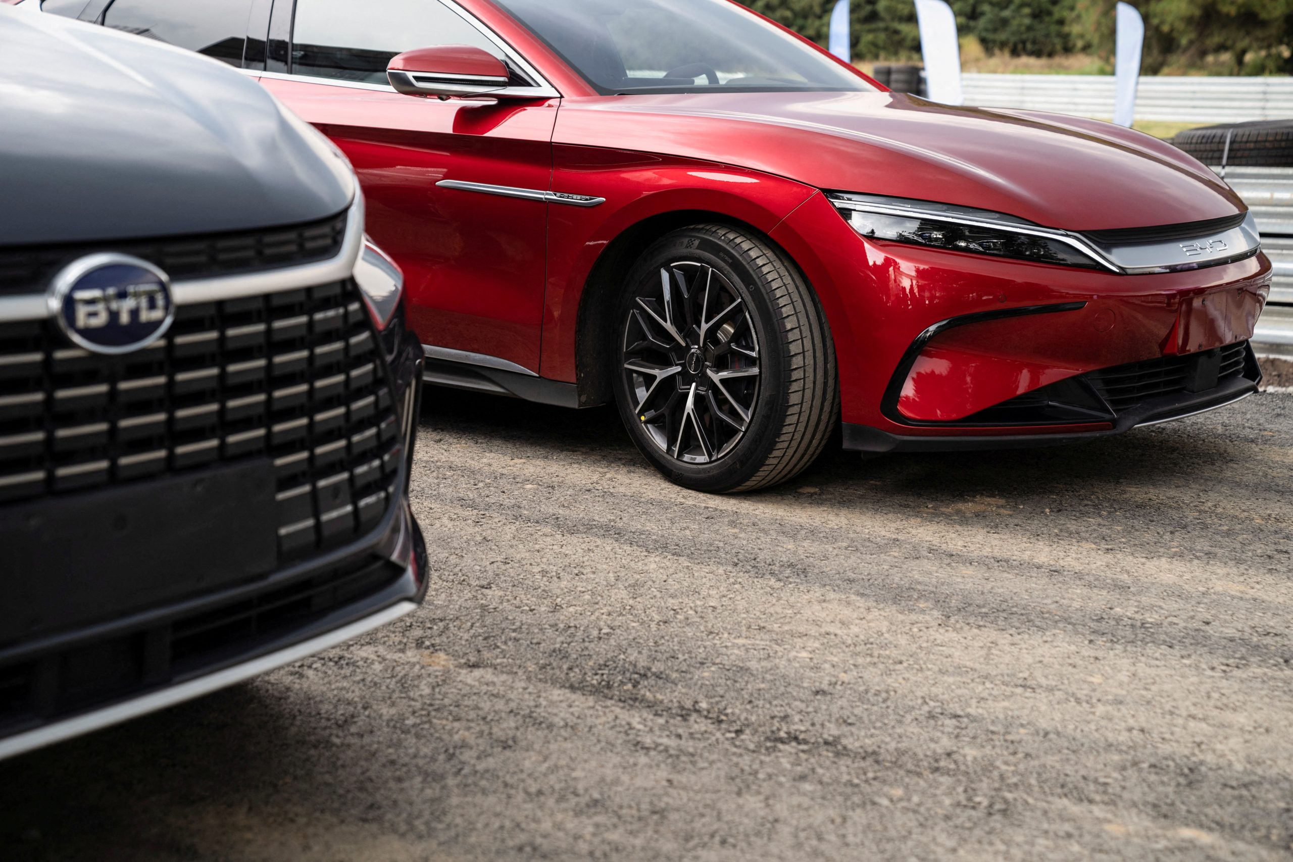 A BYD atinge vendas históricas e se consolida como líder global em veículos elétricos