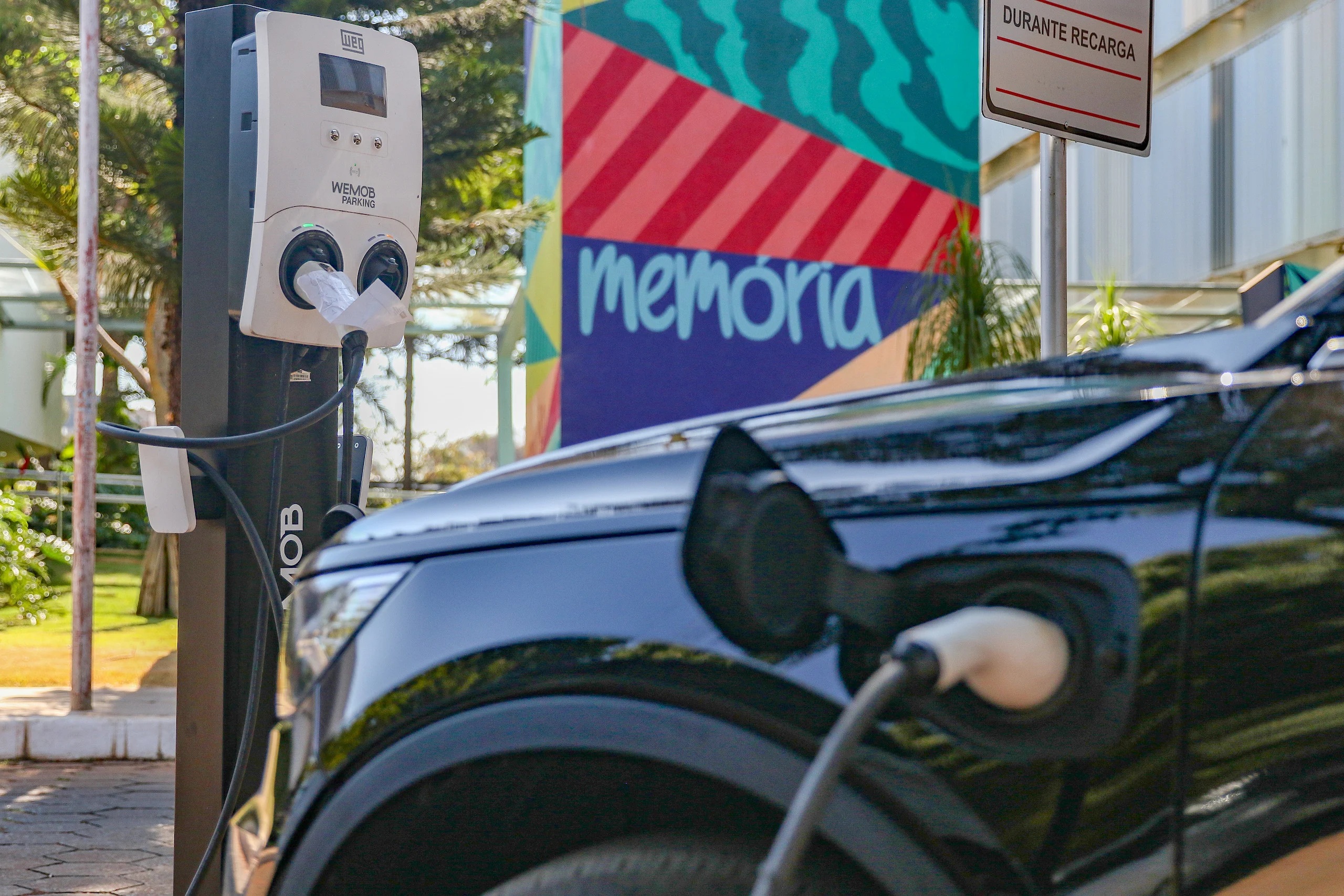 Brasil Supera os 25.000 Pontos de Recarga para Veículos Elétricos e Mostra Crescimento de 21% em Apenas Três Meses