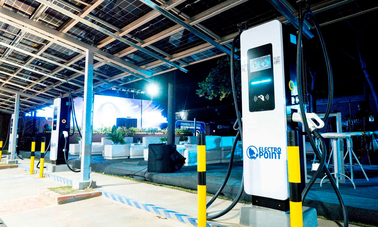 ELECTROPOINT: A Primeira Estação com Energia Solar e Carregamento Rápido da Huawei na América do Sul